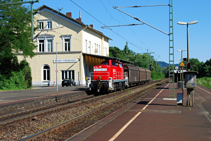 296 052 mit kurzem Güterzug in Bonn-Oberkassel